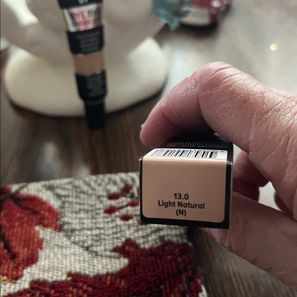 IT Cosmetics Bye Bye Under Eye Concealer - light natural travel size - Picture 3 of 3